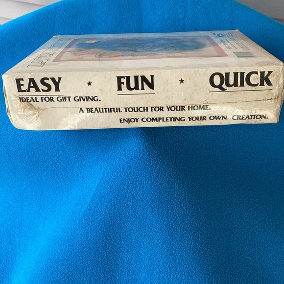 Latch Hook Kit “Floral Cameo” 20 x 27” Vintage NWT - Picture 4 of 5